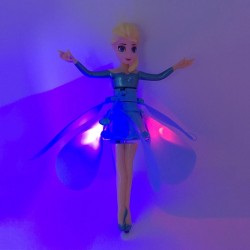 princesse volante poup&eacute;e avec ces lumi&egrave;res LED