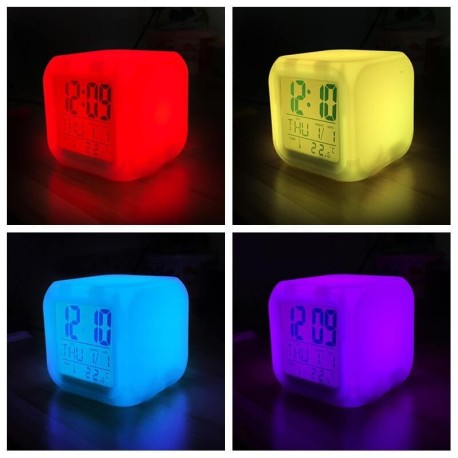 Despertador digital LED Fortnite para escritorio o mesita de noche infantil